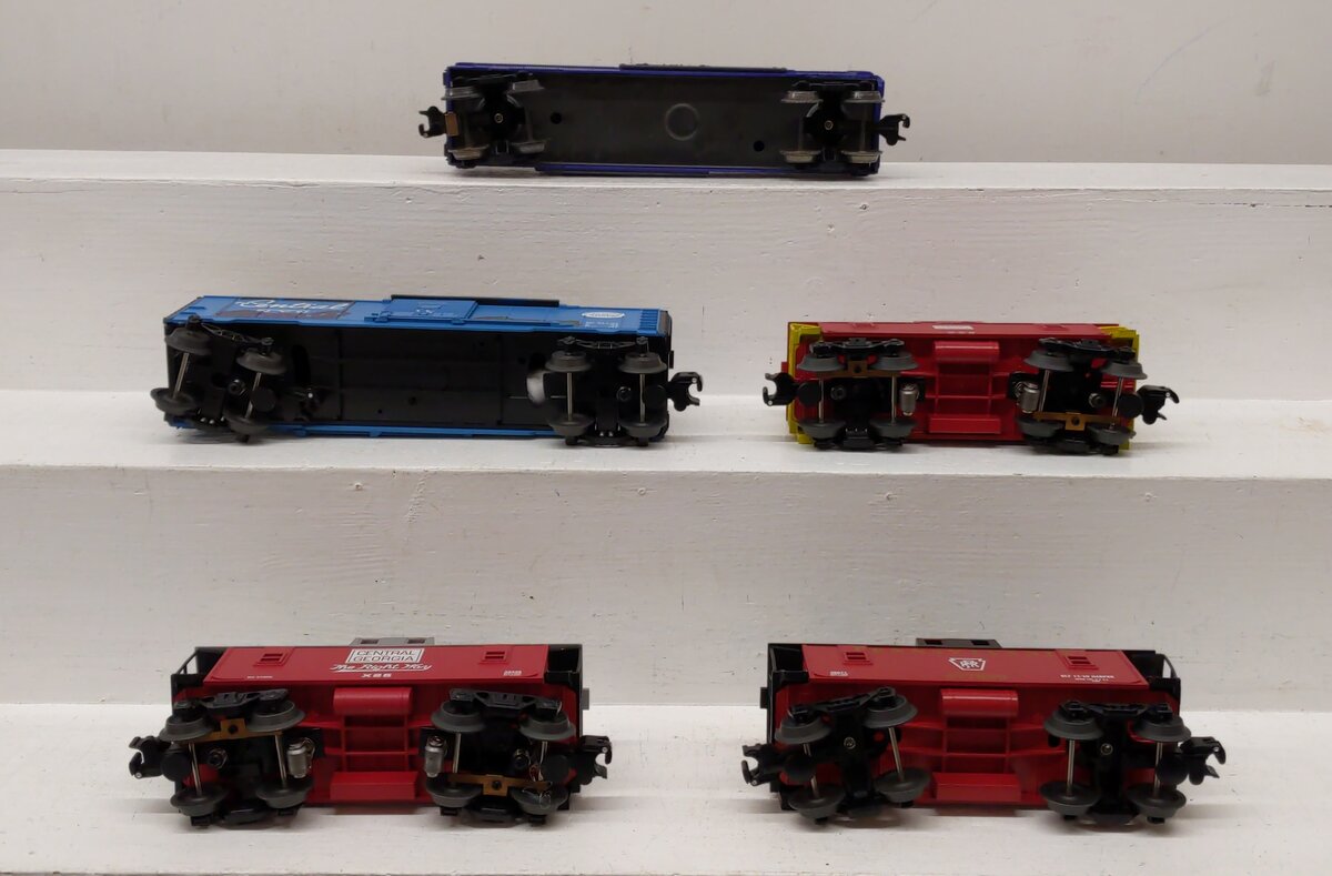 Lionel & Other Assorted Freight Cars [5] EX