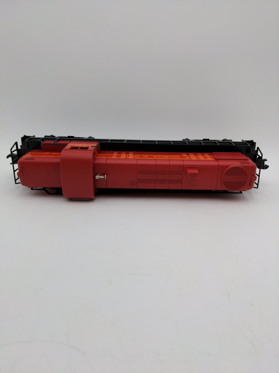 Lionel 6-18554 O Gauge GM&O RS-3 Diesel Locomotive #721 with Display Case EX/Box