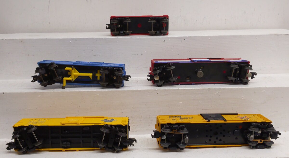 Lionel & Other Assorted Freight Cars [5] EX