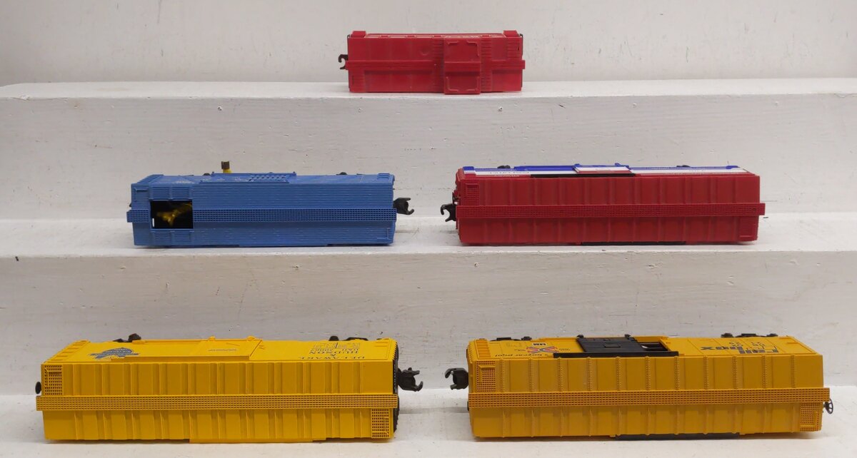 Lionel & Other Assorted Freight Cars [5] EX