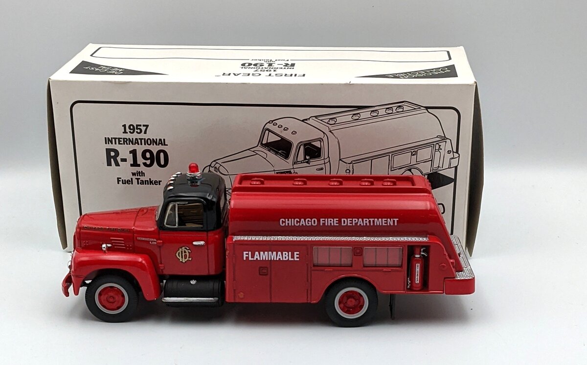 First Gear 19-1723 1:34 Scale International R-190 with Fuel Tanker Chicago FD MT/Box