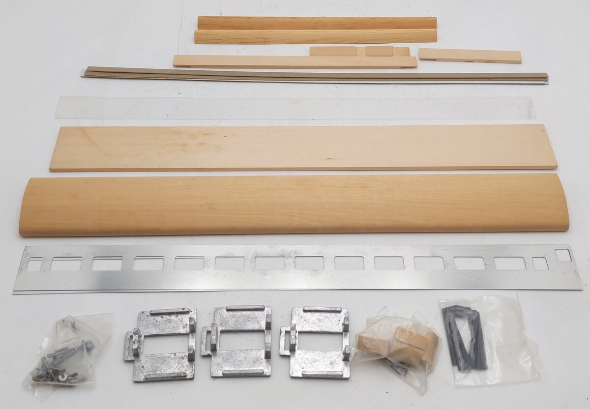 Walthers 933-4853 O Gauge 80' Streamline Coach Passenger Car Kit EX