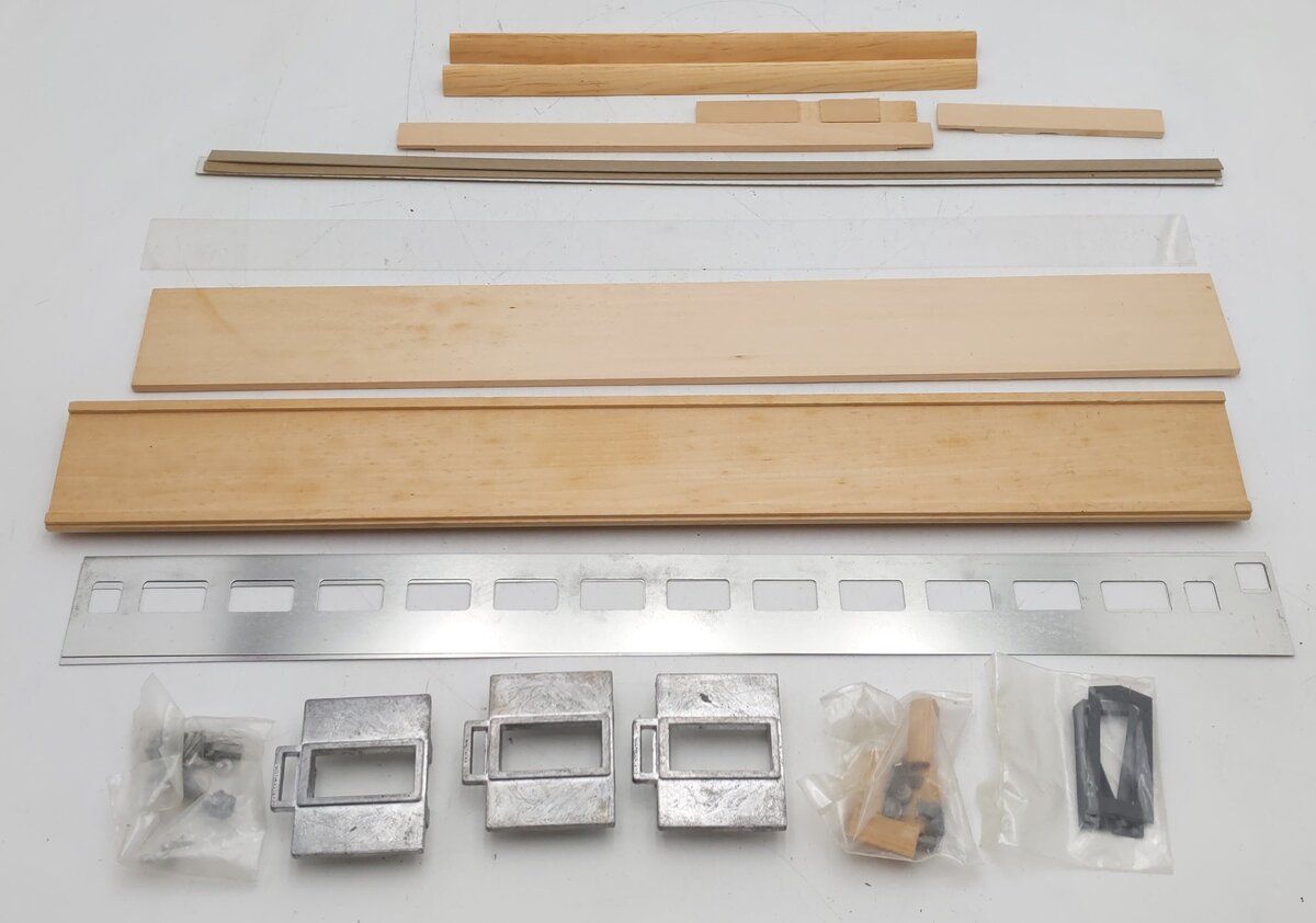 Walthers 933-4853 O Gauge 80' Streamline Coach Passenger Car Kit EX