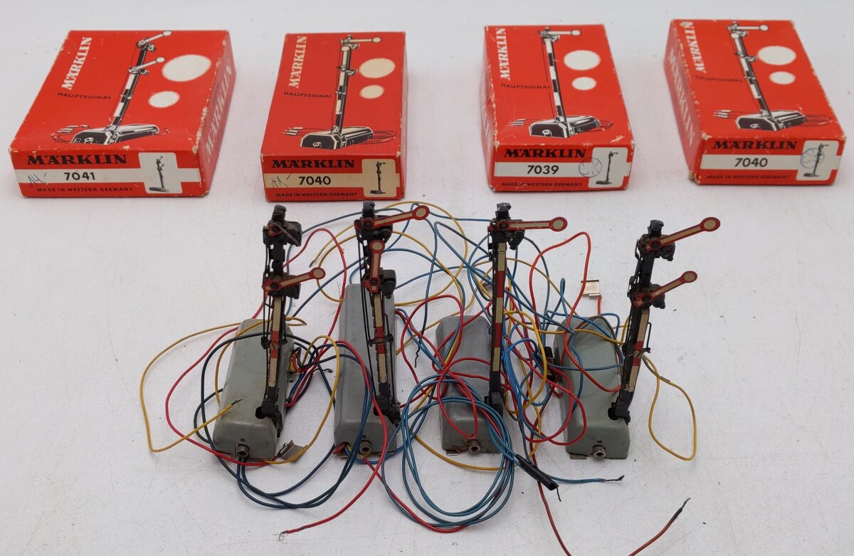 Marklin HO Scale Assorted Railroad Signals: 7041, 7040, 7039 [4]/Box