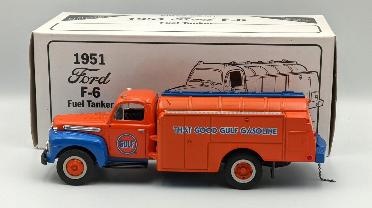 First Gear 19-1020 1:34 1951 Ford F6 Gulf Oil Fuel Tanker MT/Box