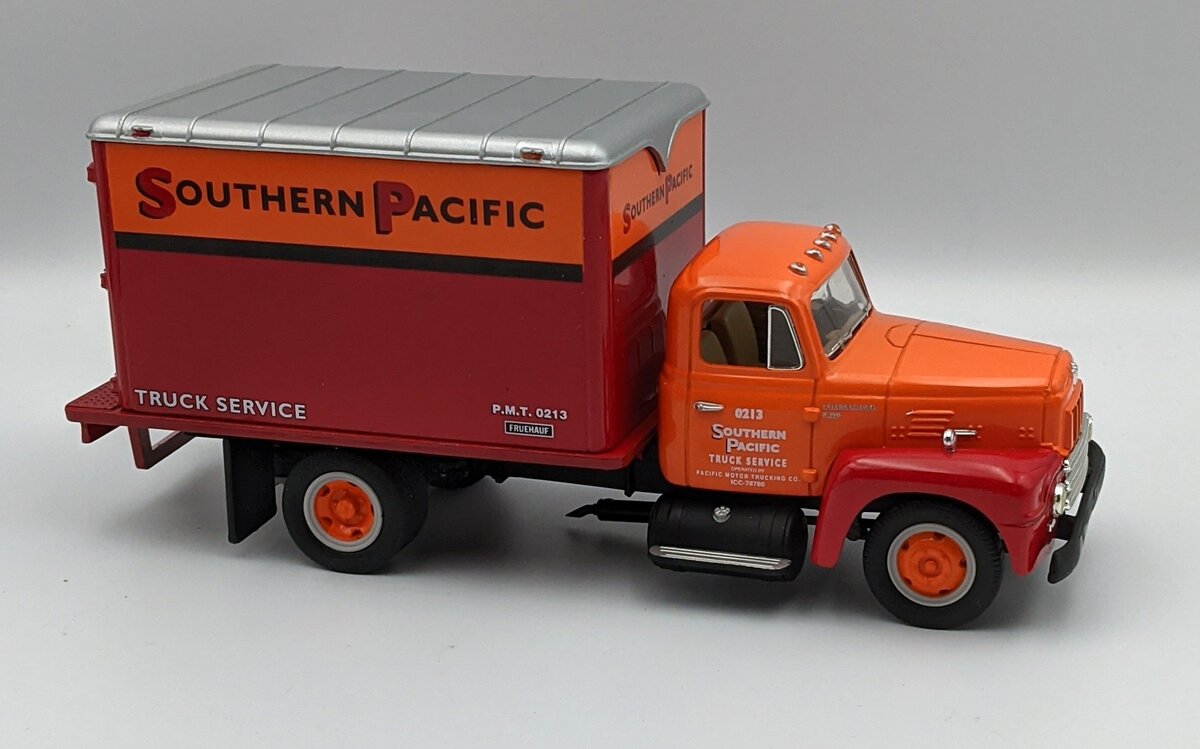 First Gear 19-1604 1:34 SP 1957 International R190 W/ Dry Goods Truck EX/Box