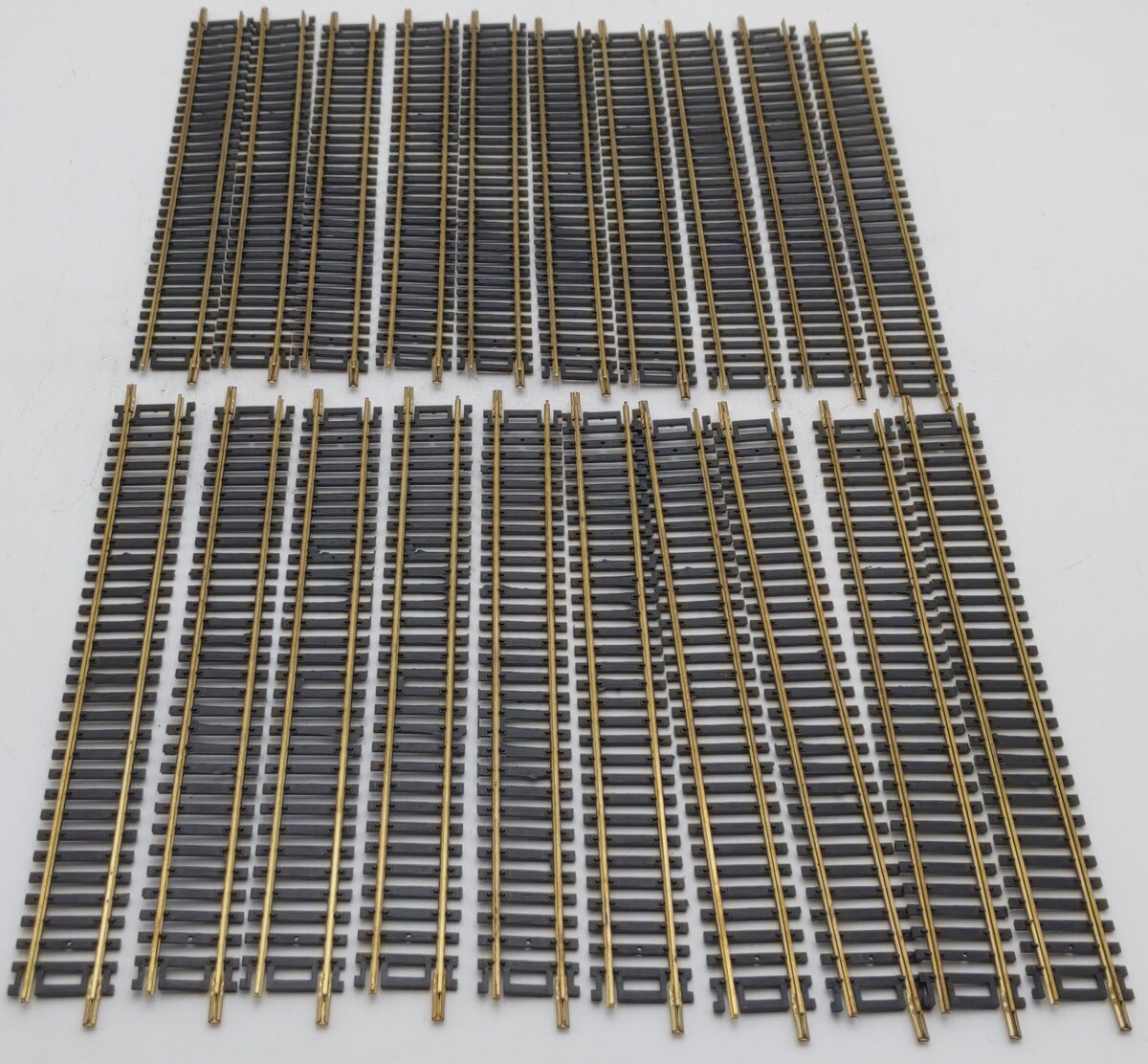 AHM 25404 HO Scale 9" Inch Straight Brass Track (Pack of 20) EX