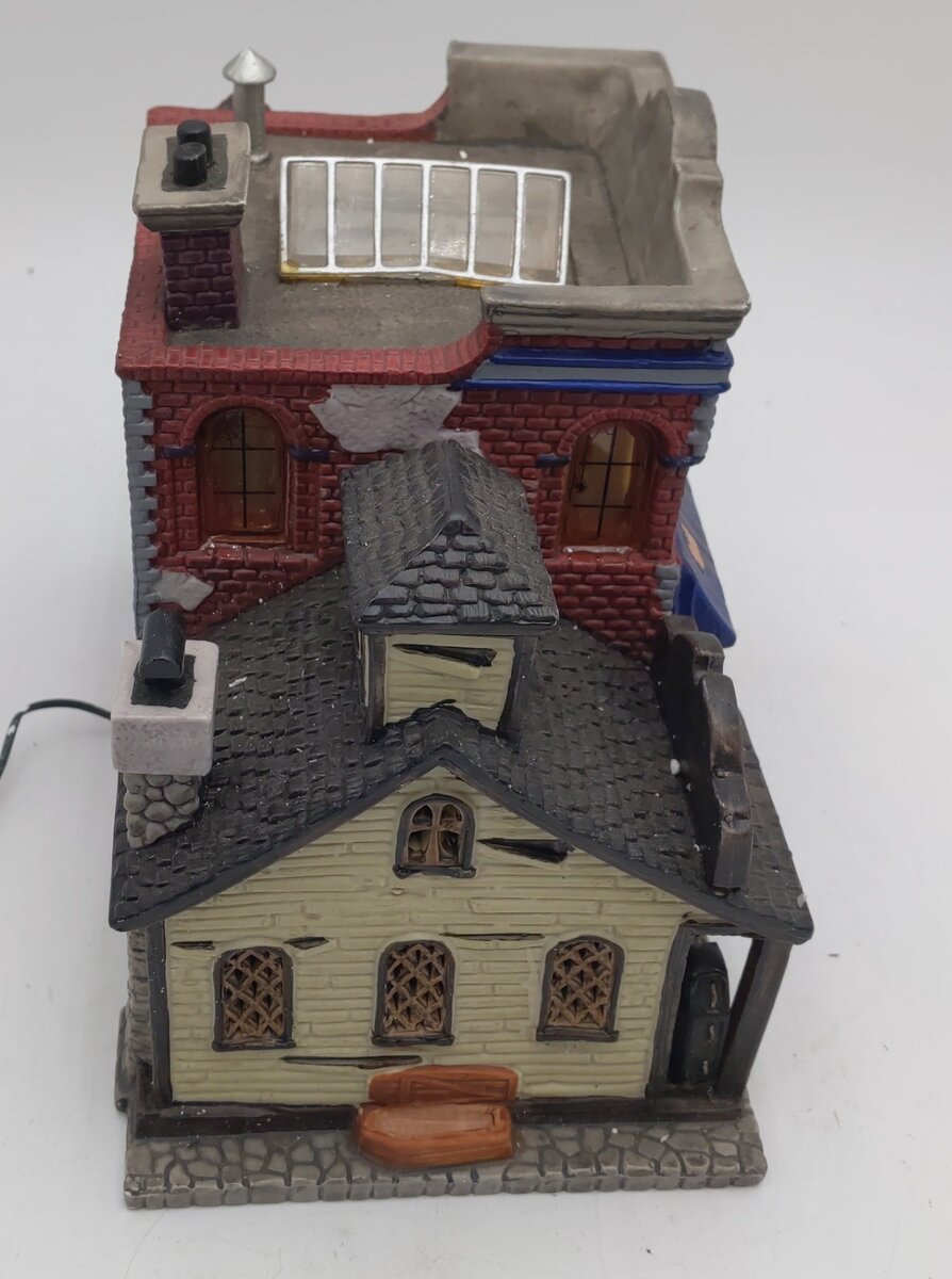 Lemax 05468A 2002 Spooky Town Dragon's Breath Costume Shop VG/Box