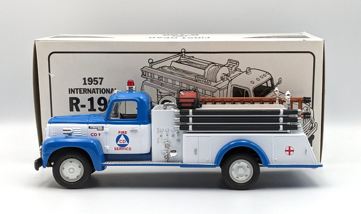 First Gear 19-1172 1:34 Die-Cast 1957 International Firetruck Civil Defense MT/Box