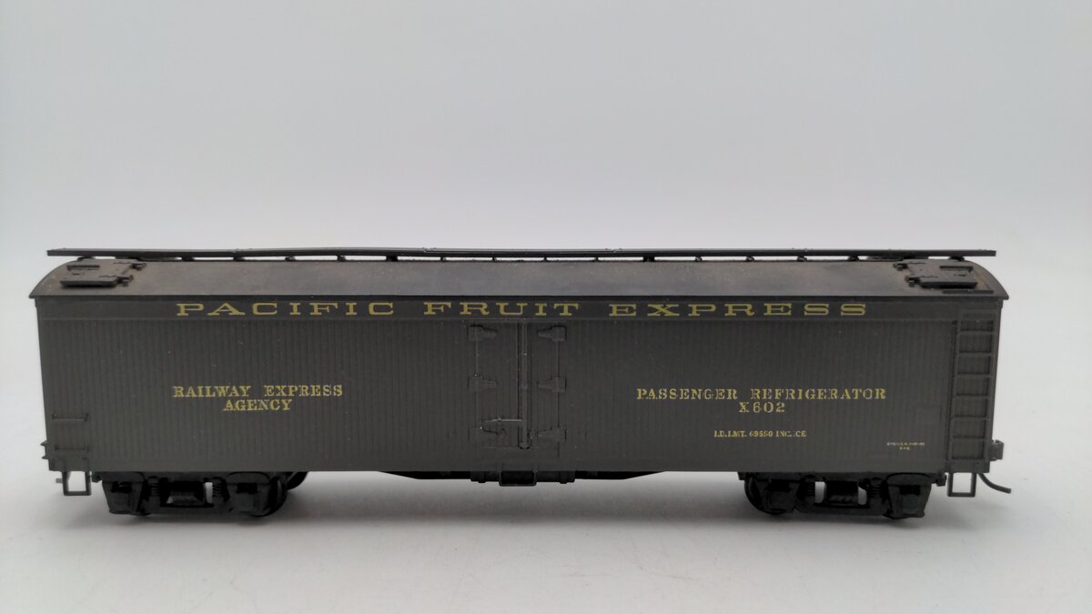 Athearn 5335 HO Scale Pacific Fruit Express50' Reefer # X 602 (Assembled) VG