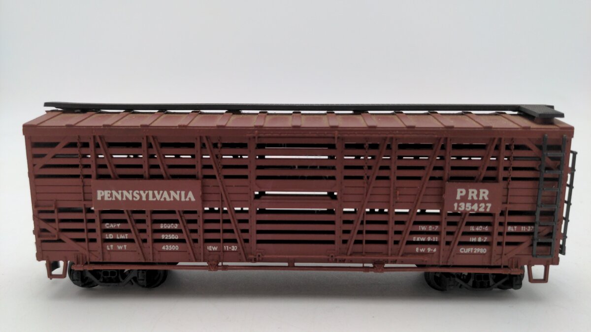 AHM 5275-G HO Scale Pennsylvania Railroad Stock Car #135427 VG