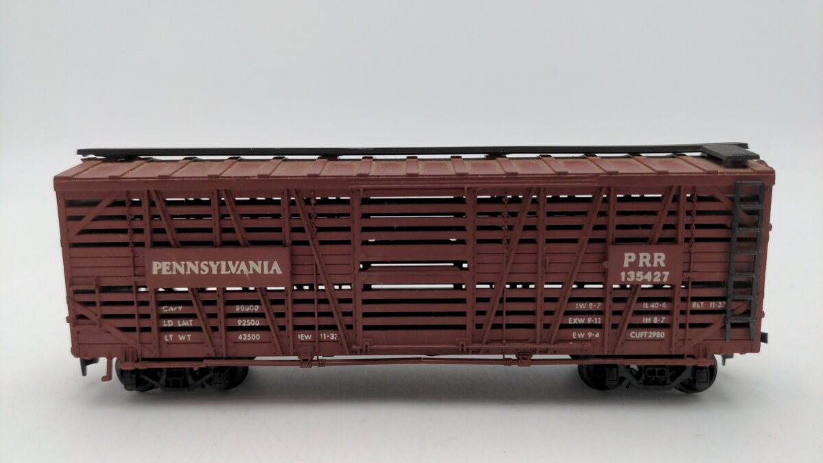 AHM 5275-G HO Scale Pennsylvania Railroad Stock Car #135427 VG