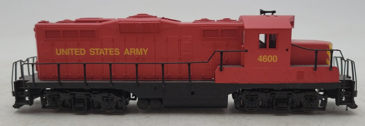 Walthers 931-701 HO Scale United States Army Diesel Locomotive #4600 EX