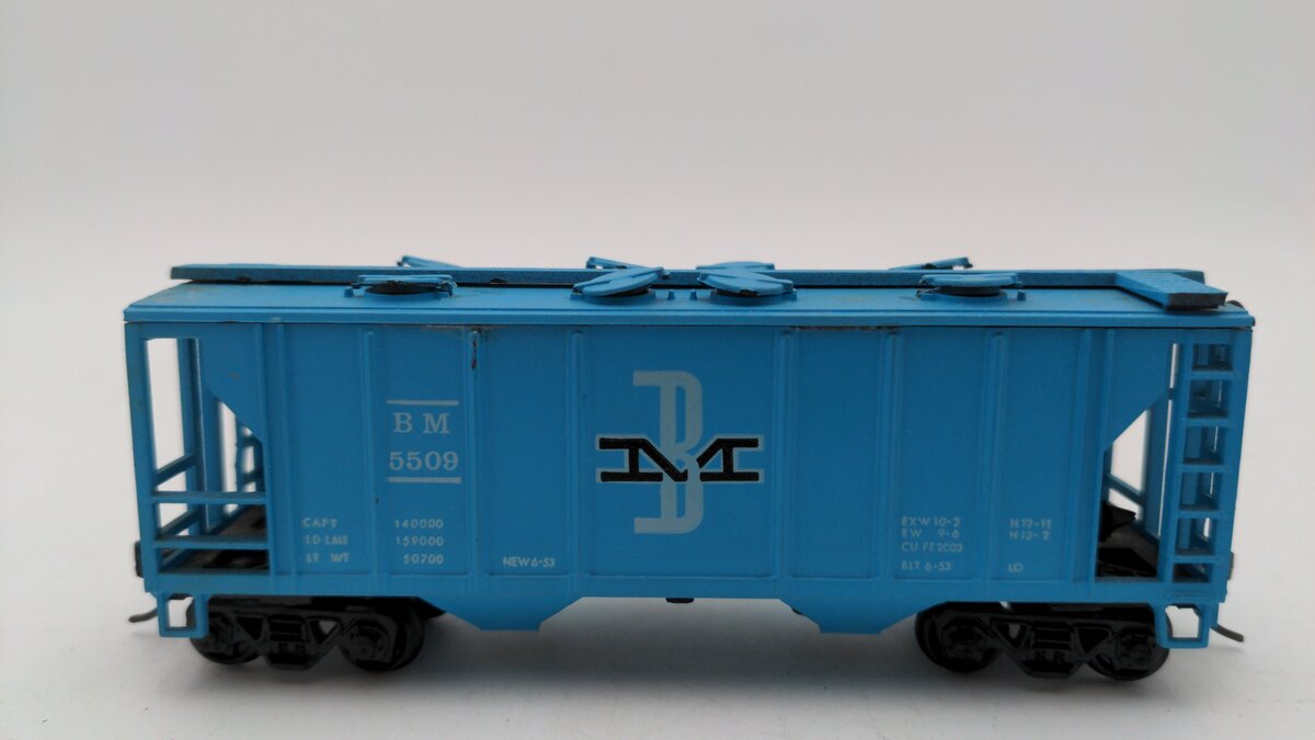 Bowser 56558 HO Scale Boston & Maine 2 Bay Hopper Car #5509