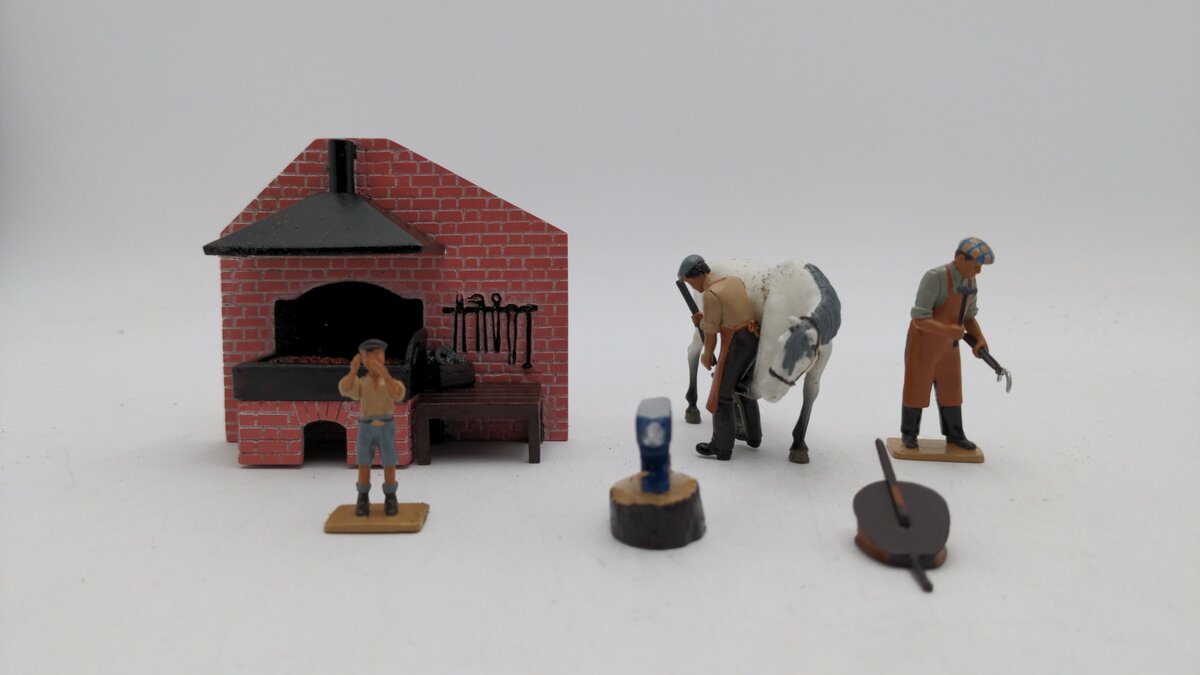 W. Britain 8706 Cast Metal Farm Forge With Horse Forge 2 Men 1 Boy and Anvil Set EX/Box