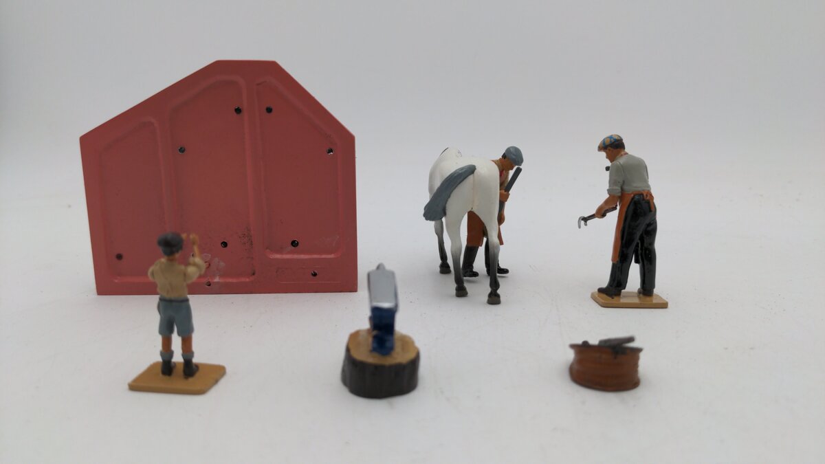 W. Britain 8706 Cast Metal Farm Forge With Horse Forge 2 Men 1 Boy and Anvil Set EX/Box