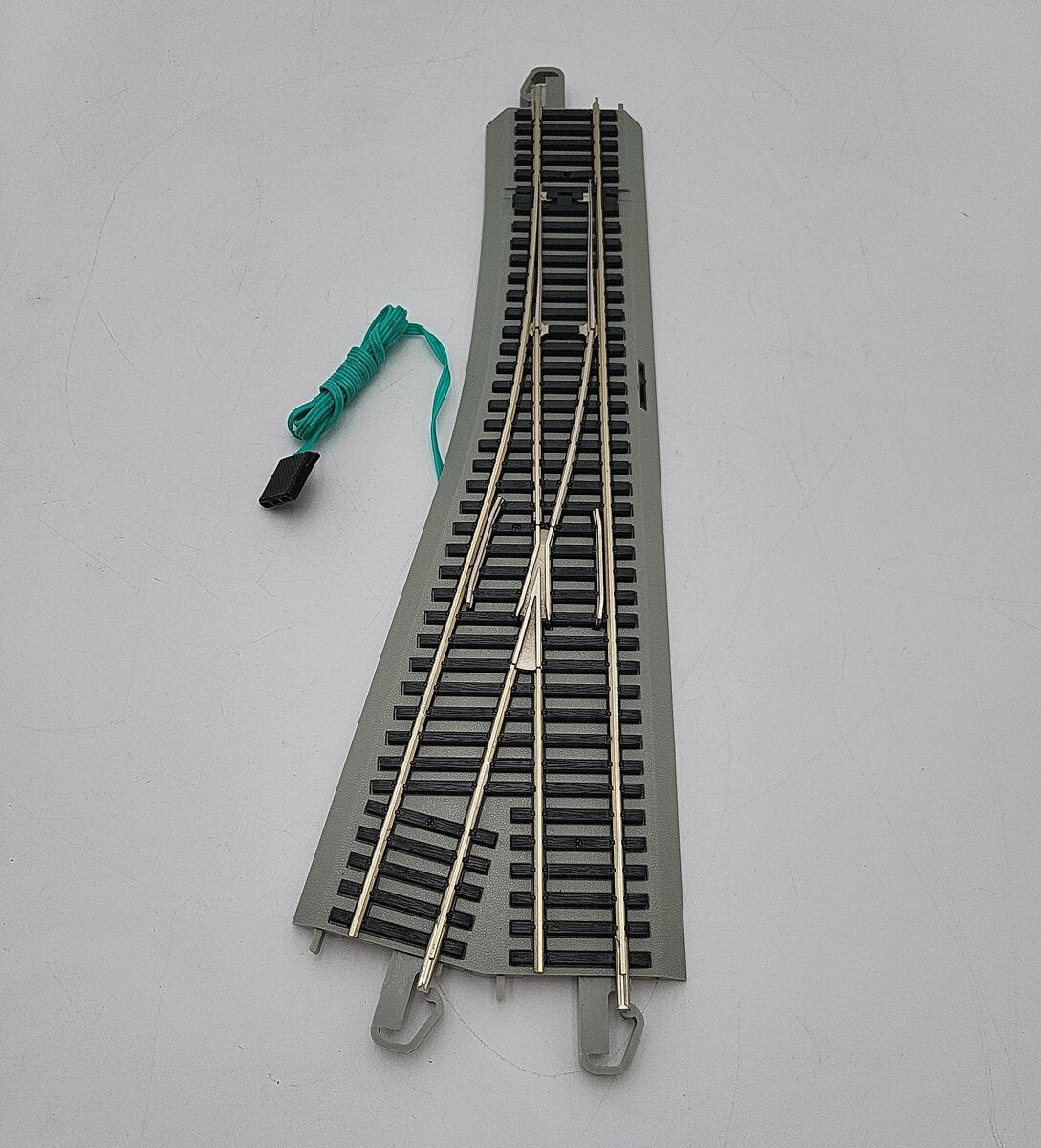 Bachmann 44558 HO Nickel Silver #4 E-Z Track Right-Hand Remote Switch Turnout LN