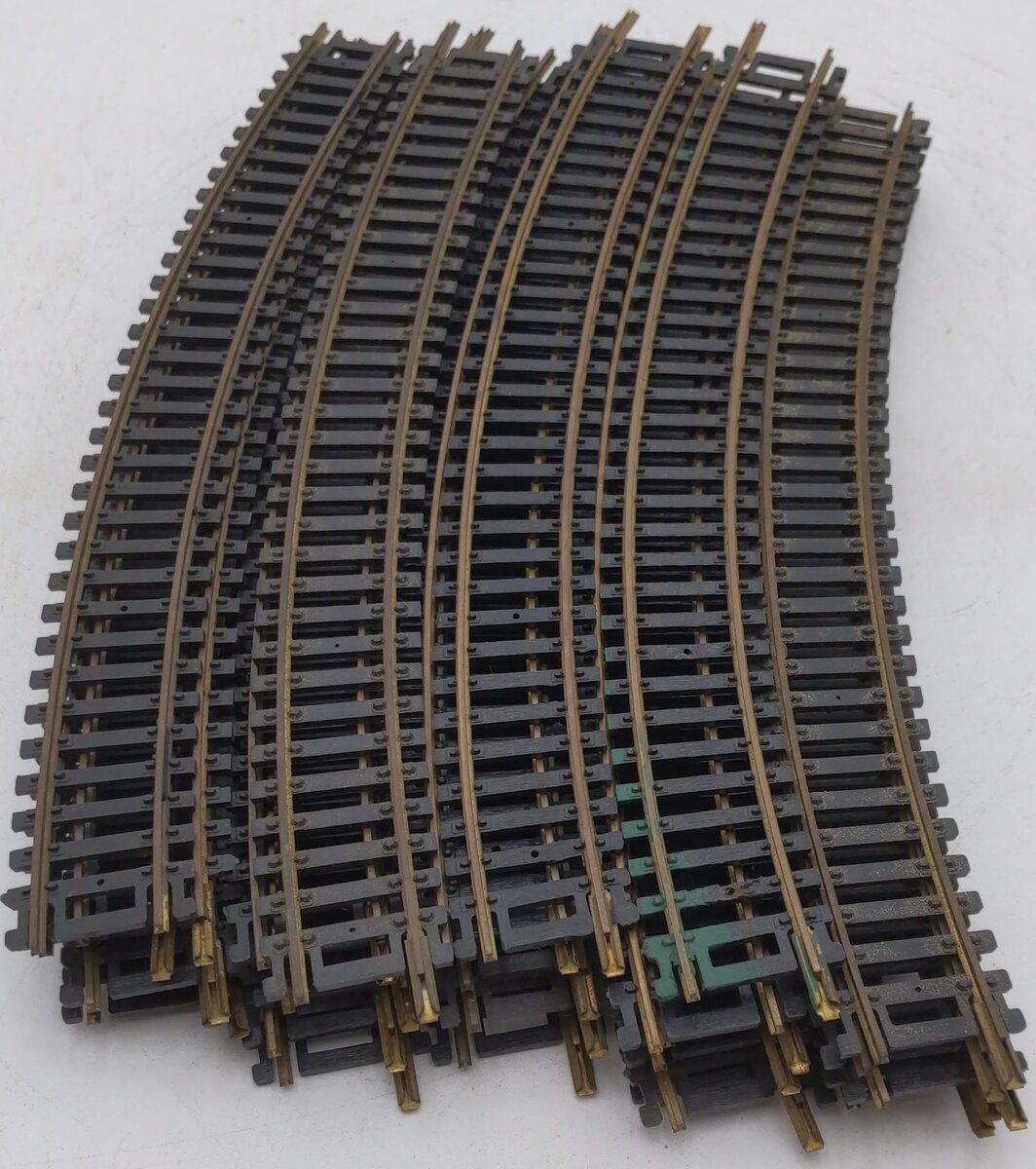 AHM 25606 HO 18" Radius 30 Degree Per Section Brass Curved Track (29) VG