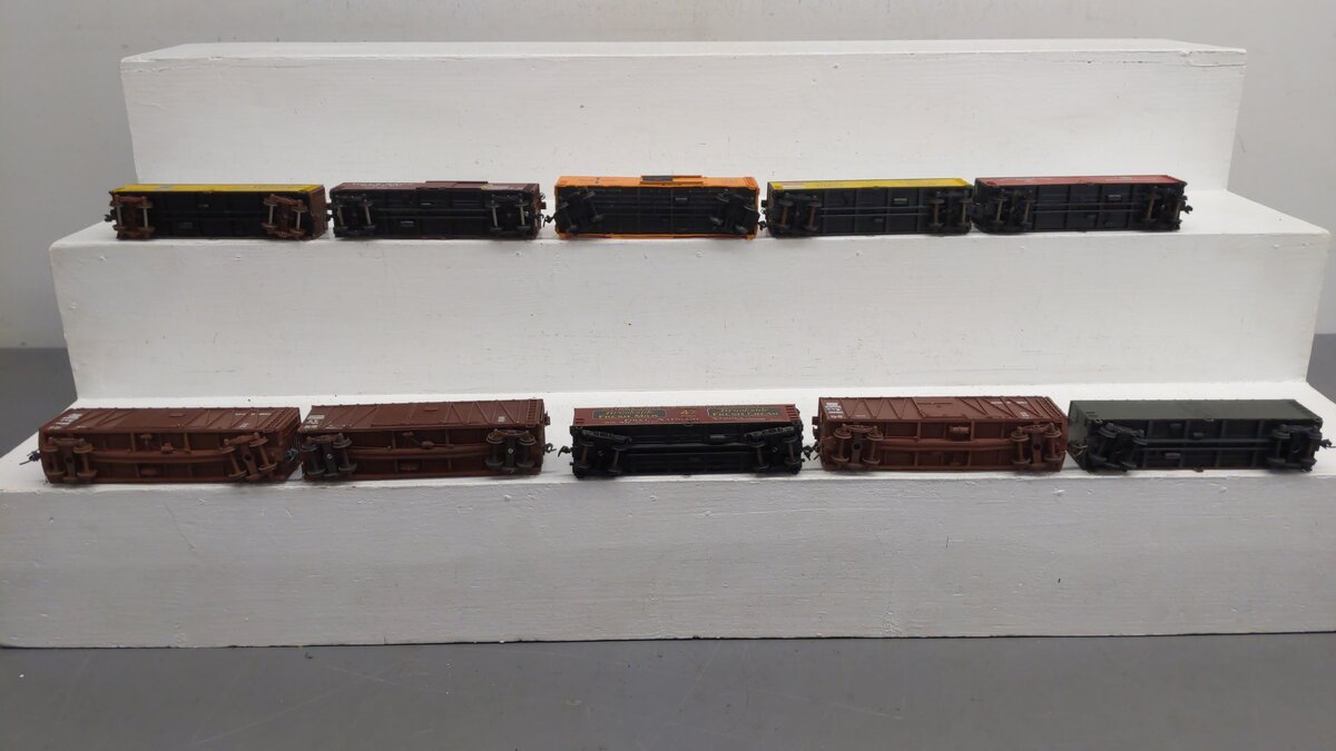 HO Scale CUSTOM Assorted Freight Cars: 585034, 394, 161, 905, 3003, 23099 [10] VG