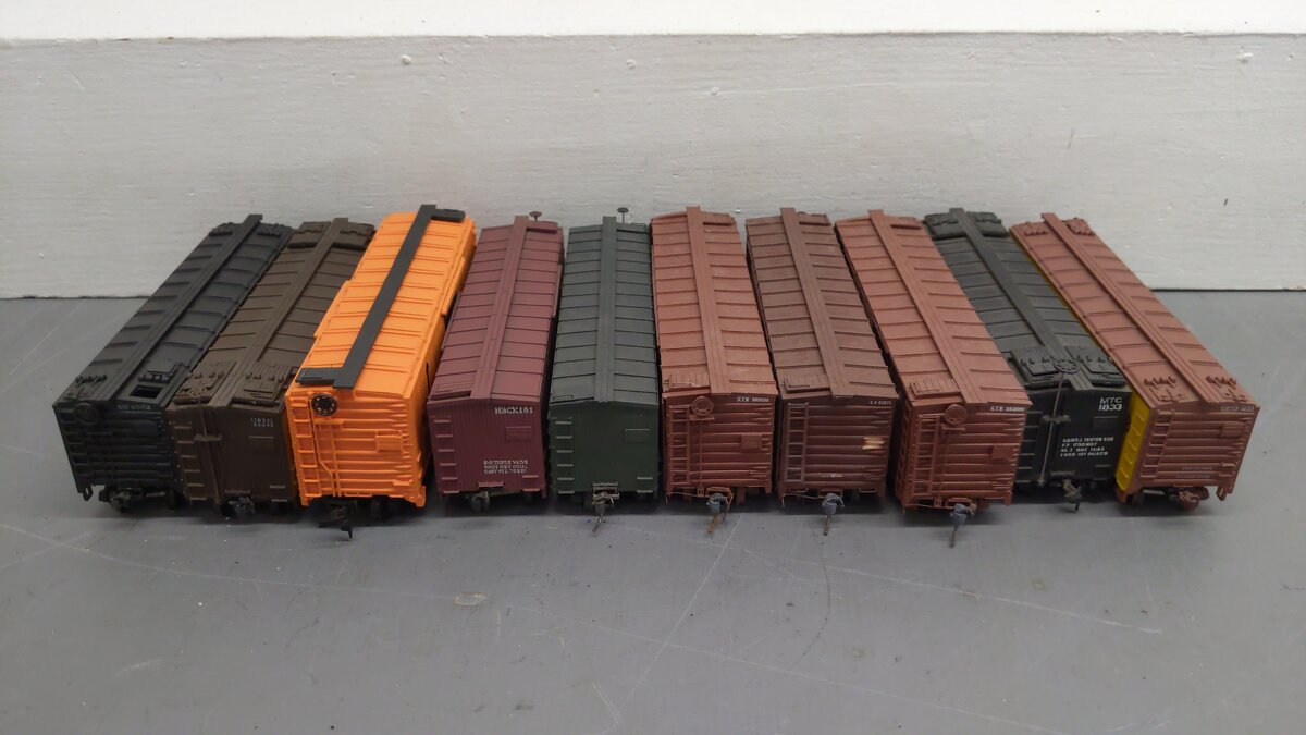 HO Scale CUSTOM Assorted Freight Cars: 585034, 394, 161, 905, 3003, 23099 [10] VG