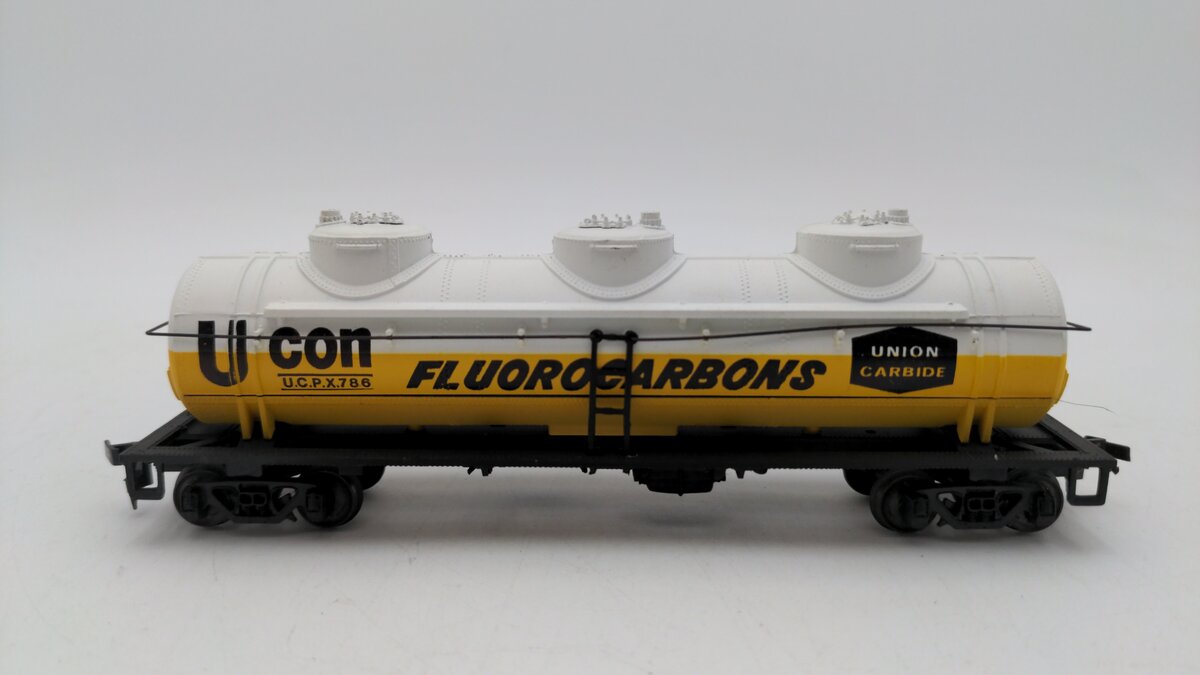AHM HO Scale Fluorocarbons 3 Dome Tank Car #U.C.P.X 786 VG