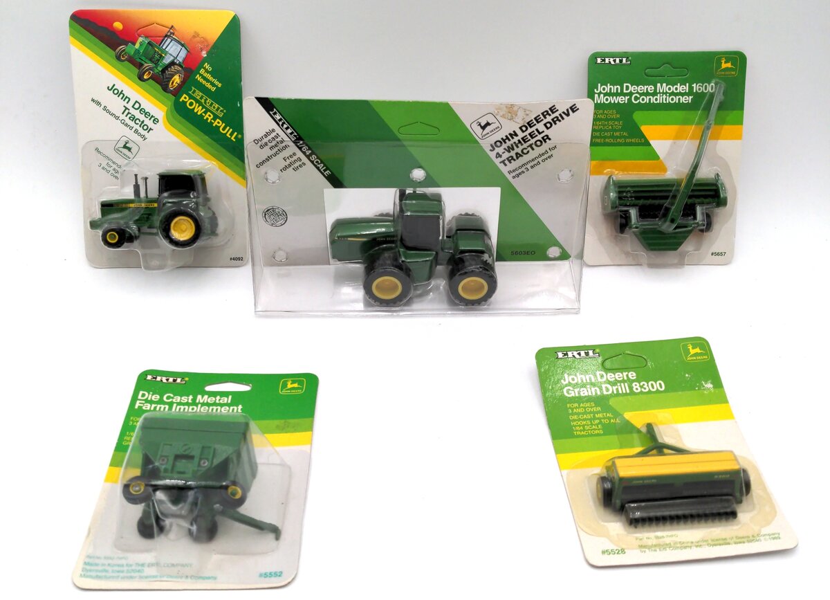 Ertl 5528/4092/5657/5552/5603EO 1:64 John Deere Assorted Farming Equipment MT/Box
