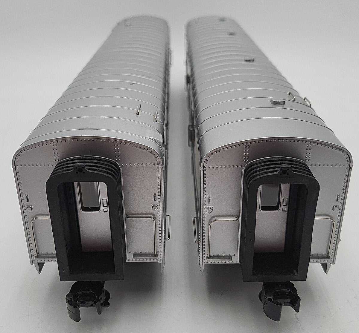 MTH 30-67832 O Gauge Santa Fe 60' Streamlined Sleeper/Diner 2-Car Passenger Set EX/Box