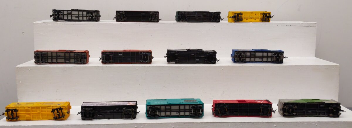 Mantu & Others HO Scale Assorted Freight Cars [13] EX