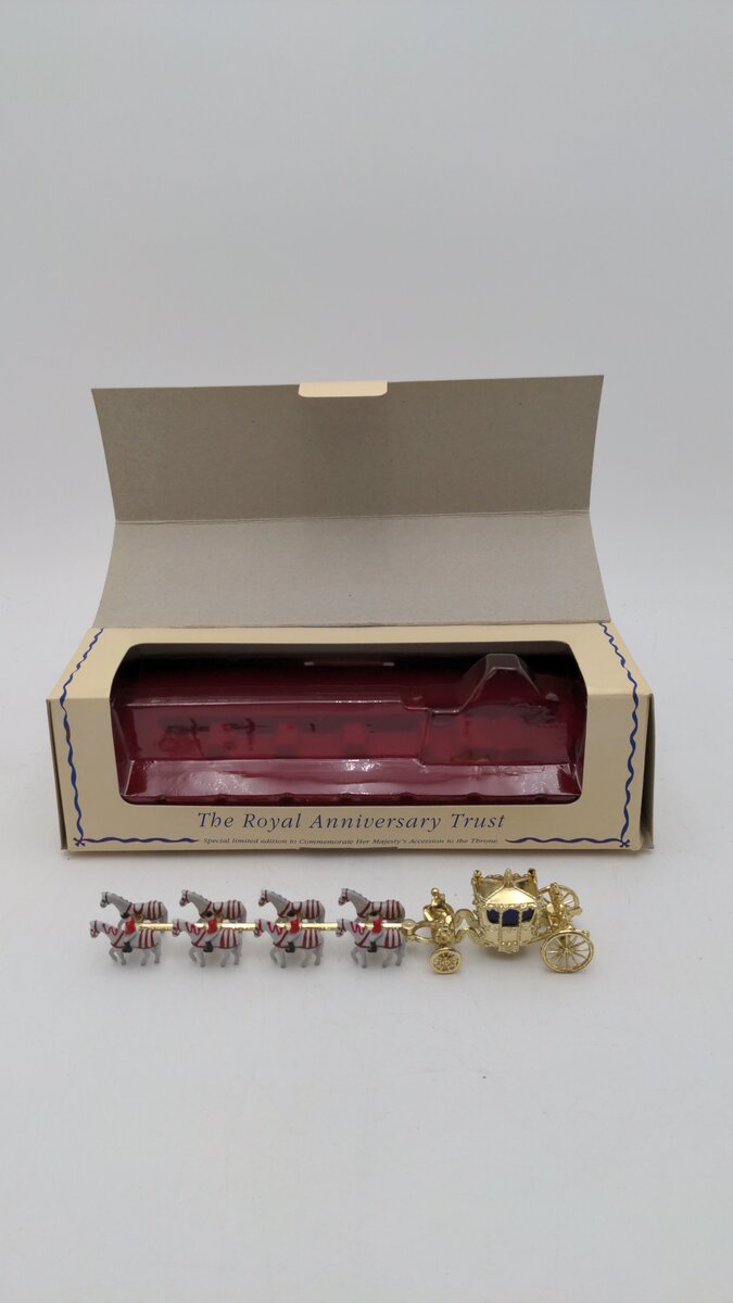 Matchbox YY66 Die Cast Her Majesty's The Queen's The Royal 40th Anniversary LN/Box