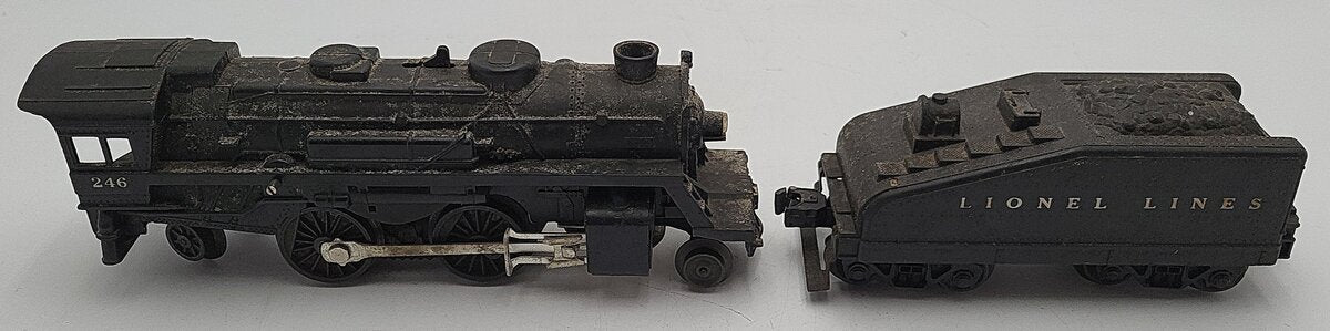 Lionel 246 Vintage O 2-4-2 Plastic Scout Steam Locomotive & 1061T Tender VG