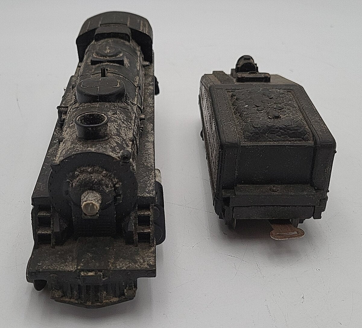 Lionel 246 Vintage O 2-4-2 Plastic Scout Steam Locomotive & 1061T Tender VG