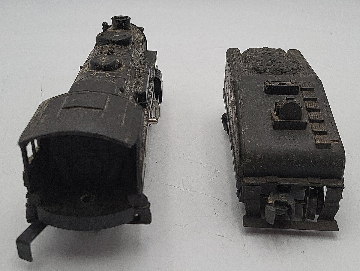 Lionel 246 Vintage O 2-4-2 Plastic Scout Steam Locomotive & 1061T Tender VG