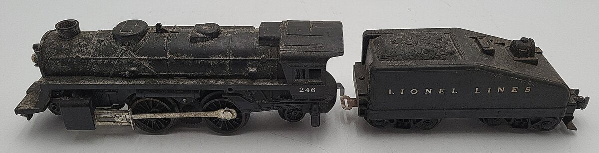 Lionel 246 Vintage O 2-4-2 Plastic Scout Steam Locomotive & 1061T Tender VG