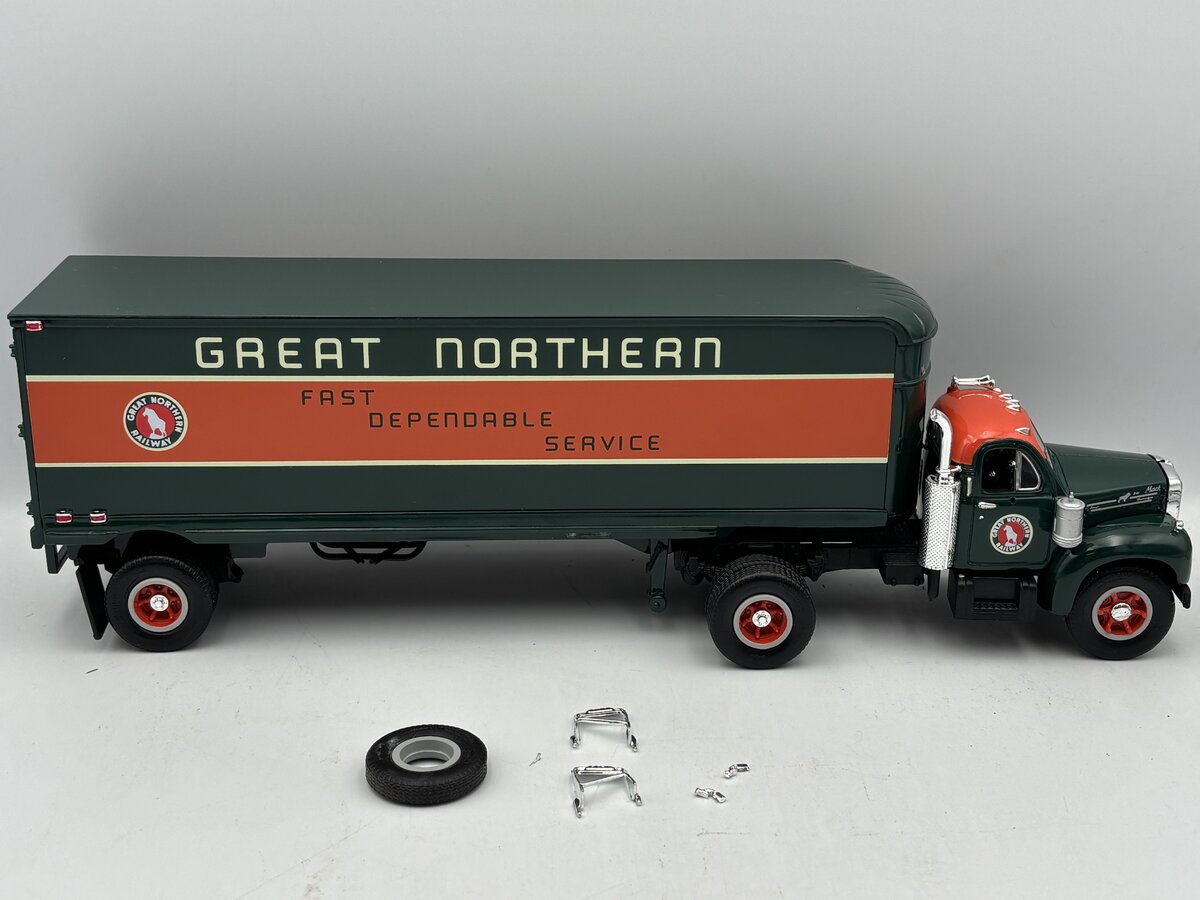 First Gear 19-1318 1:34 1960 Model B-61 Mack Tractor & Trailer Great Northern NIB