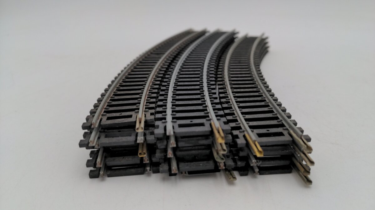 Tyco 918:100 HO Scale Curve Track 18" Radius (14) VG
