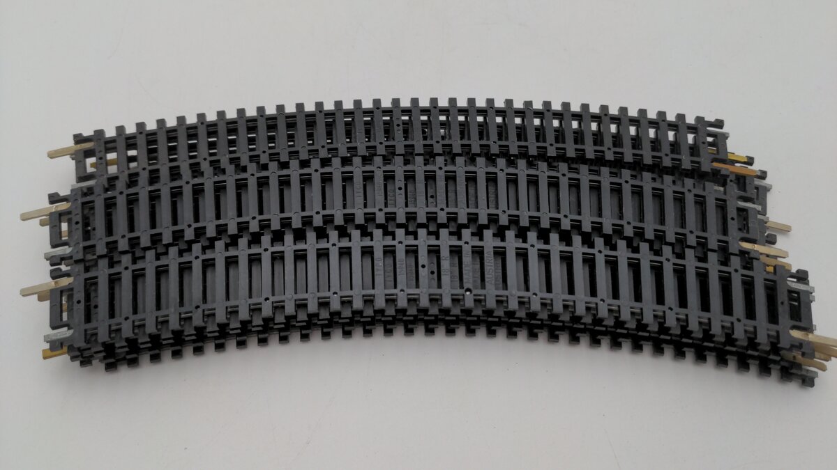 Tyco 918:100 HO Scale Curve Track 18