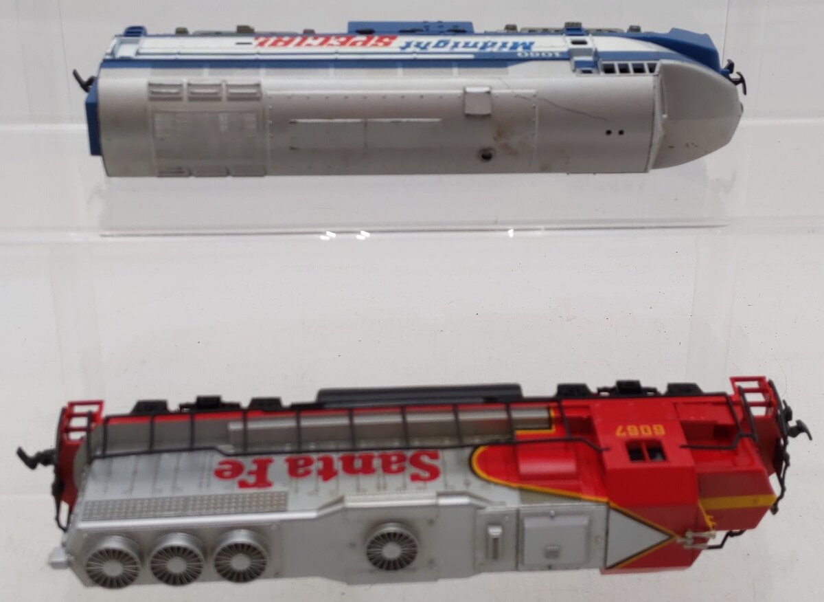 HO Scale Assorted Powered Diesel Locomotives [2] VG