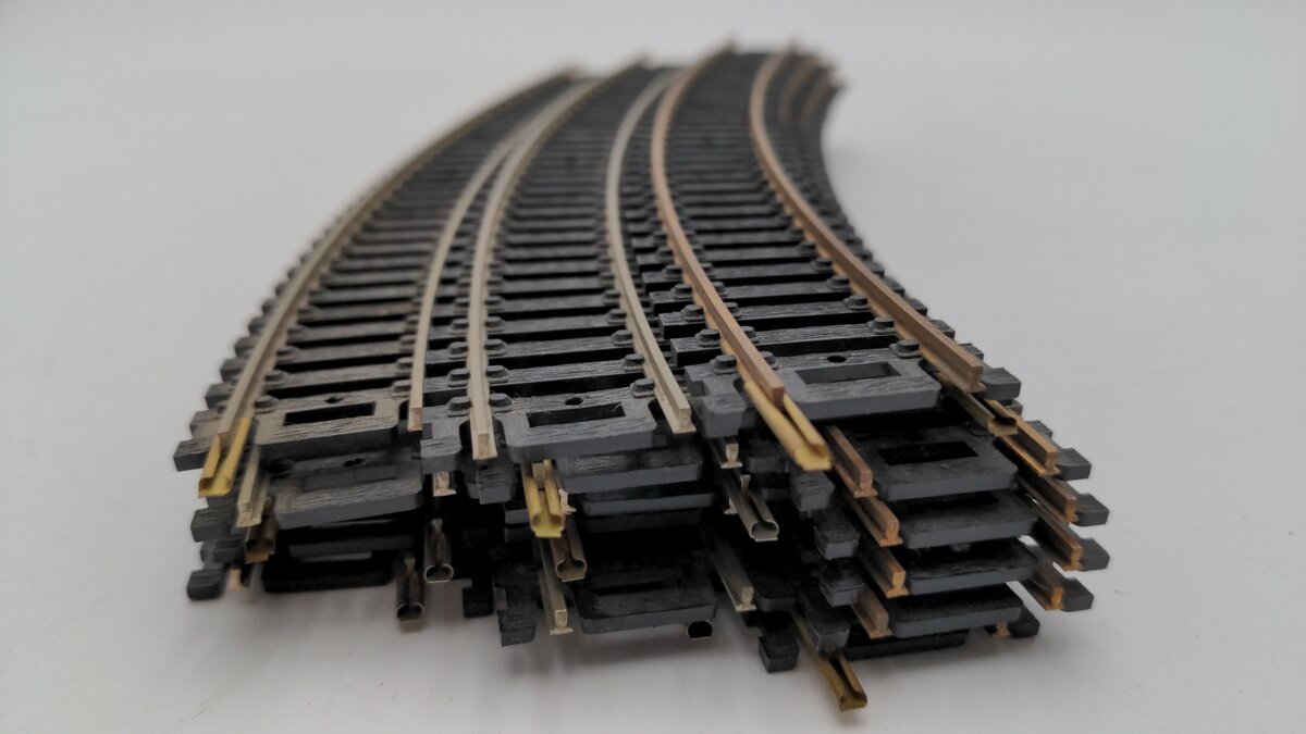 Atlas HO Scale Assorted Brass And Nickle 18" Curved Track Sections (18) VG