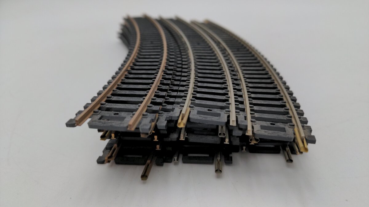 Atlas HO Scale Assorted Brass And Nickle 18" Curved Track Sections (18) VG