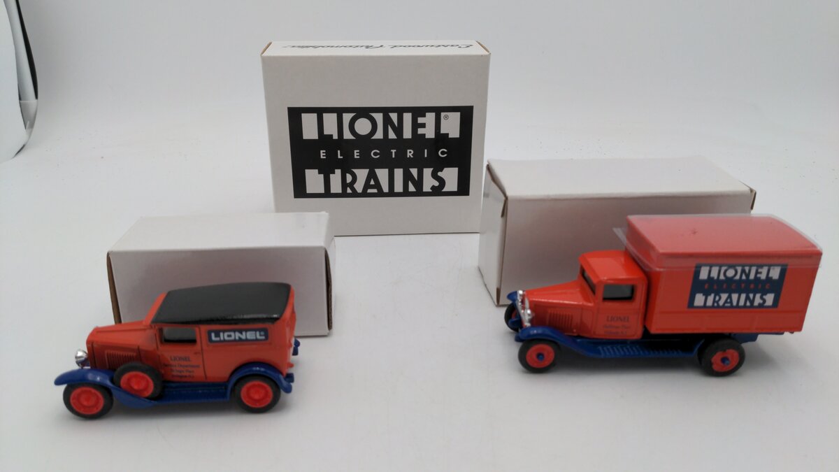 Ertl 3522 1:43 Eastwood Automobilia 1930 Chevrolet Lionel Panel & Van (Set of 2) EX/Box