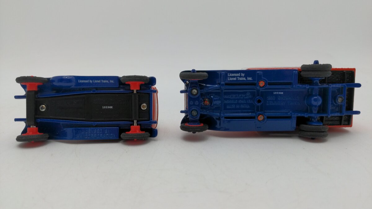 Ertl 3522 1:43 Eastwood Automobilia 1930 Chevrolet Lionel Panel & Van (Set of 2) EX/Box