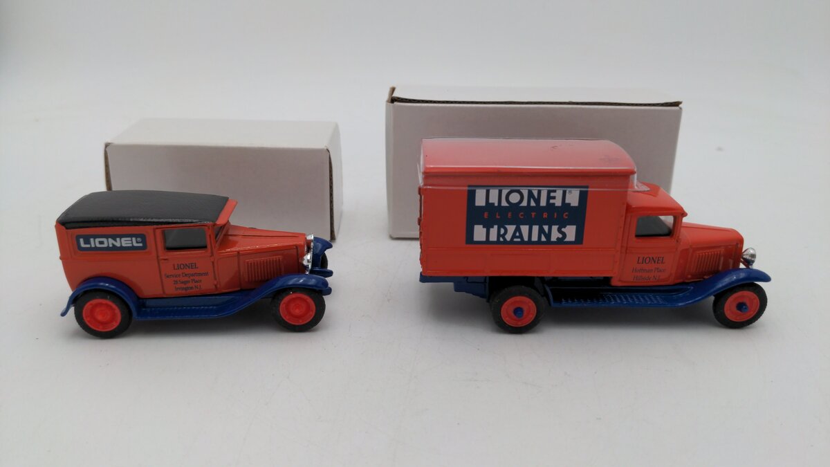 Ertl 3522 1:43 Eastwood Automobilia 1930 Chevrolet Lionel Panel & Van (Set of 2) EX/Box