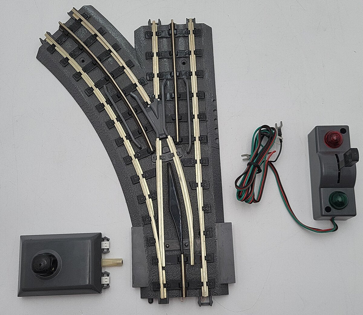 MTH 40-1005 O31 RealTrax Nickel Silver Left Hand Remote Switch Turnout  EX