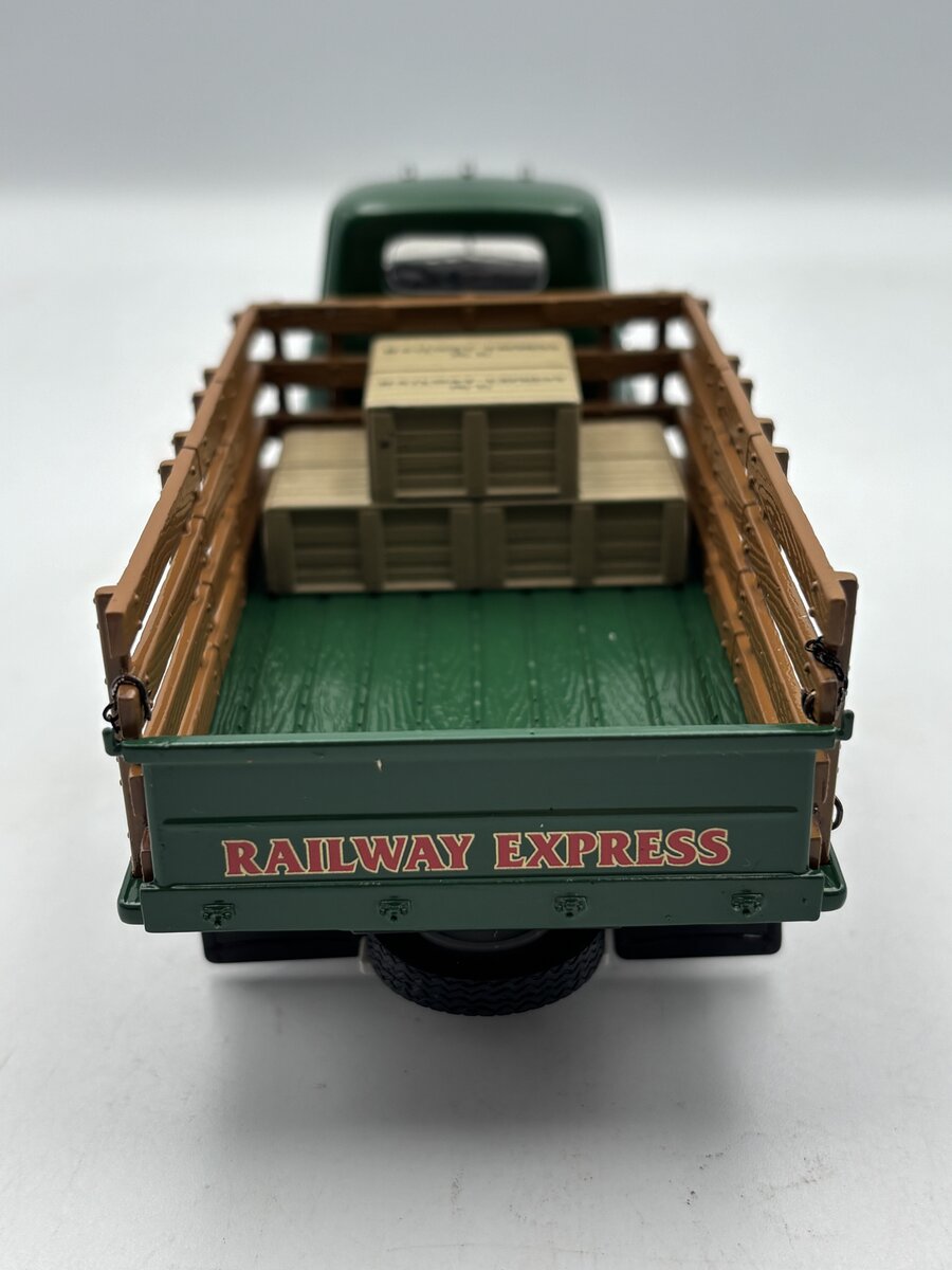 First Gear 19-1096 1:34 1952 GMC Full Rack Stake Truck NIB