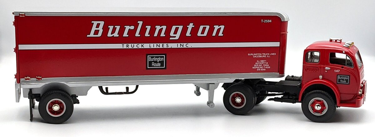 First Gear 18-1545 1:34 Die-Cast White 3000 Tractor with 30" Trailer EX/Box