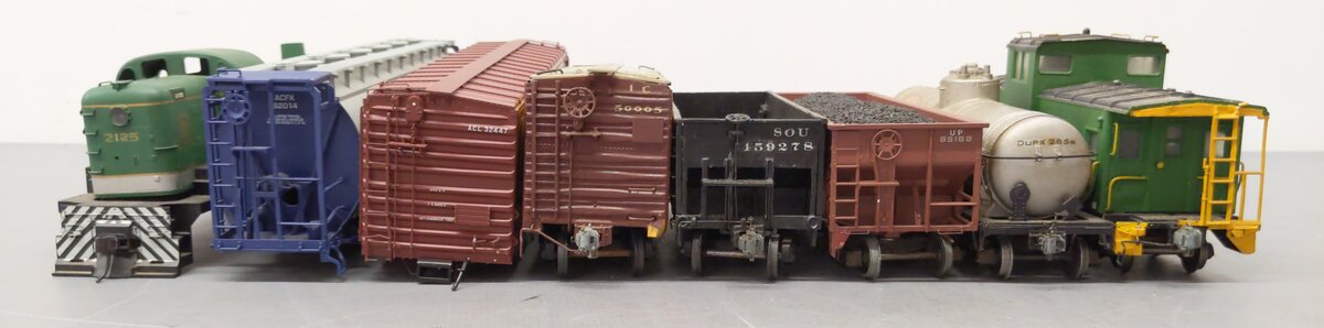 Atlas, Weaver & Others Assorted O Scale Freight Cars & Diesel Locomotive [8]