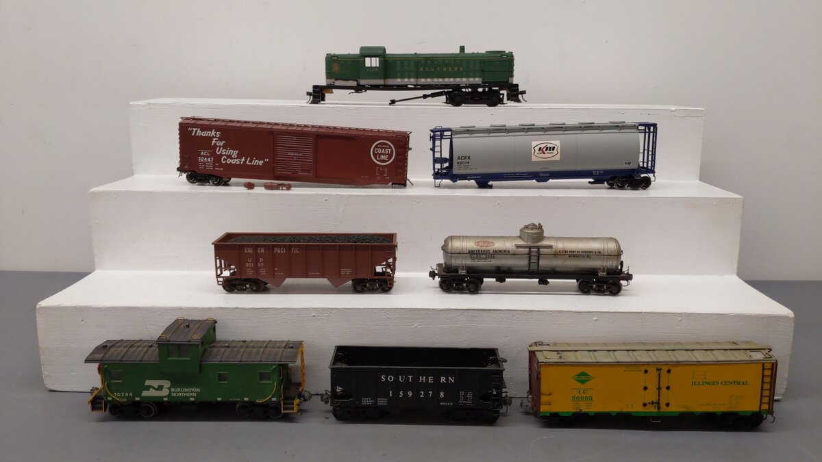 Atlas, Weaver & Others Assorted O Scale Freight Cars & Diesel Locomotive [8]