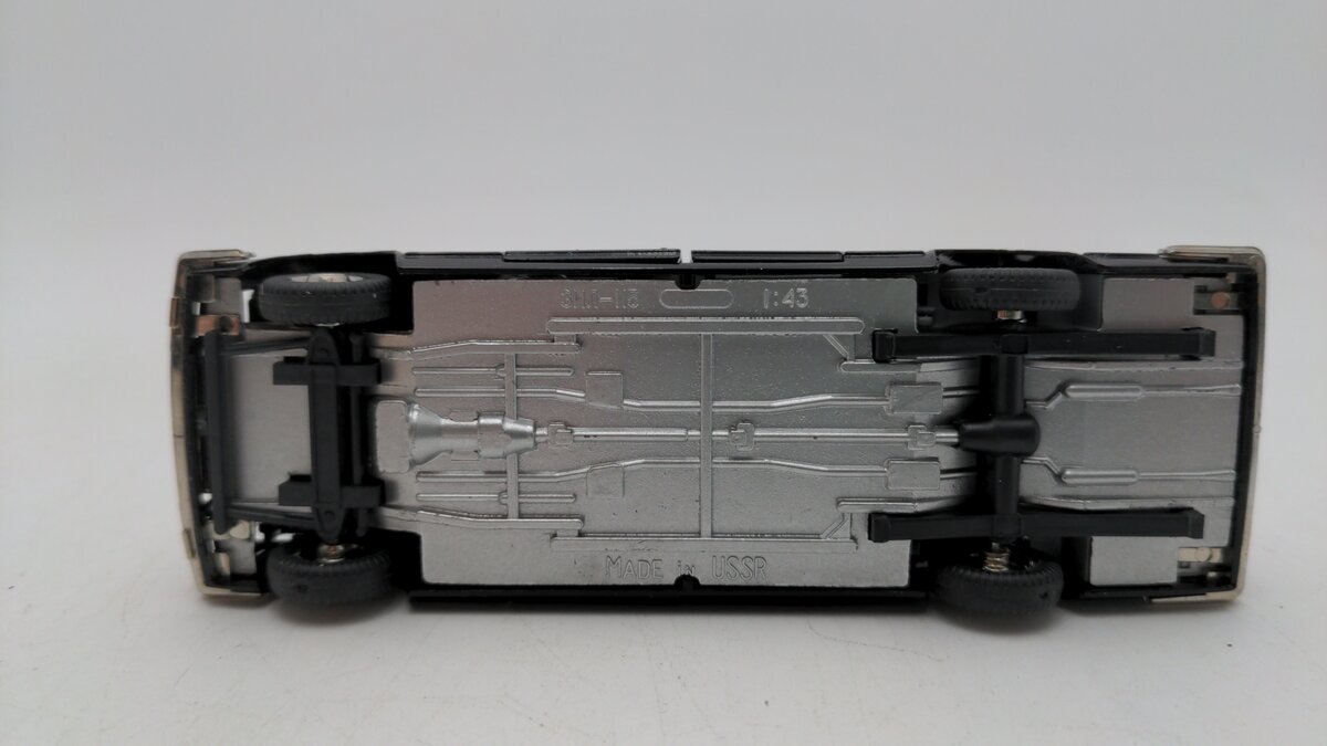 1:43 Scale Black Limousine Die-Cast Metal Car Opening Doors, Trunk and Hood EX/Box
