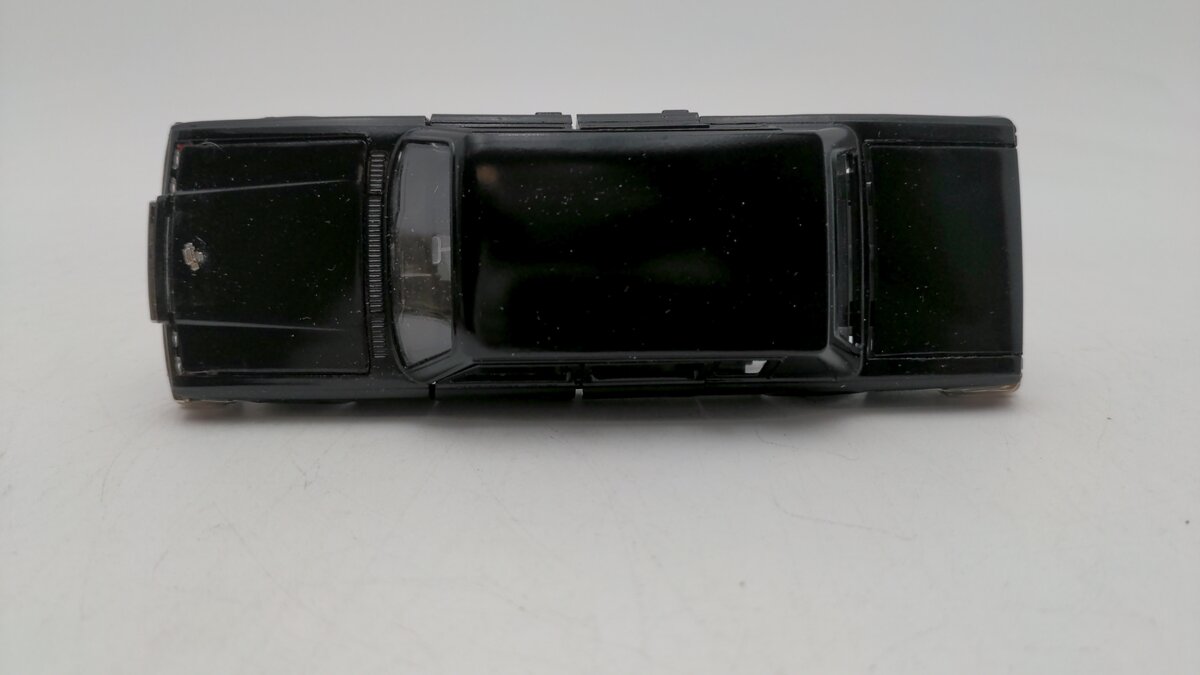 1:43 Scale Black Limousine Die-Cast Metal Car Opening Doors, Trunk and Hood EX/Box