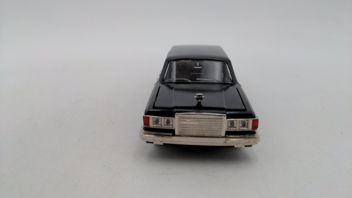 1:43 Scale Black Limousine Die-Cast Metal Car Opening Doors, Trunk and Hood EX/Box